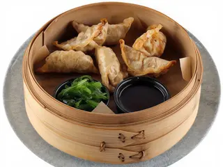 Smażone pierożki gyoza z krewetkami 6 szt.