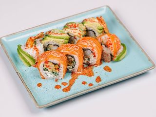 Krewetki w tempurze - łosoś, awokado, sos tobiko