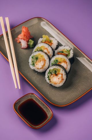 Pieczony łosoś w panko, majonez, papryczki jalapeno