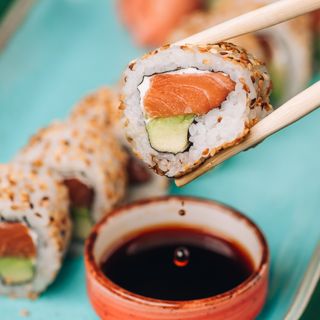 California maki łosoś, serek, awokado