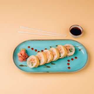 Tamago Maki - Pieczony łosoś, majonez, ogórek słodki sos