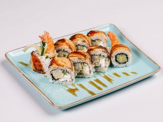 Krewetki w tempurze, serek, ogórek - węgorz, słodki sos