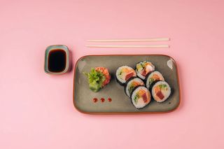 Futo Maki-Łosoś, tuńczyk, maślana, kiełki, majonez, ogórek, rzepa etc.