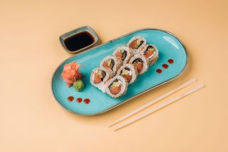 California Maki - Łosoś, awokado, rzepa, tykwa, serek