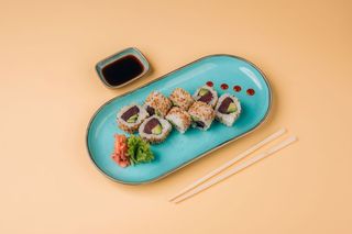 California Maki - Tuńczyk, serek, awokado