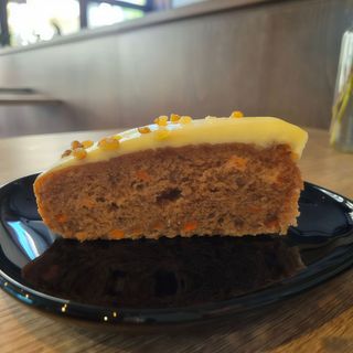 Ciasto marchewkowe (porcja)