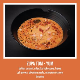 Zupa tajska z łososiem