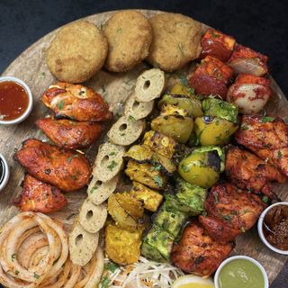 PLATTER VEGETARIAN (DLA 4 OSÓB/ FOR 4 PEOPLE)