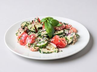 Sałatka Gruzińska z orzechem włoskim