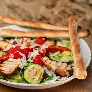 Insalata con Pollo e Verdure grigliate