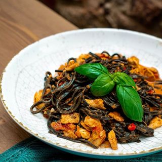 Tagliolini Neri con Pollo
