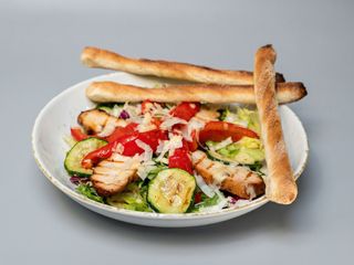 Insalata con Pollo e Verdure grigliate