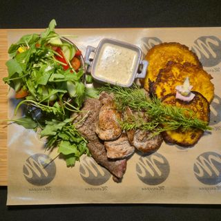 Polędwiczki wieprzowe z plackami z dyni