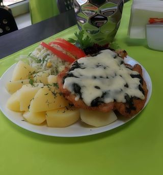 Kotlet zapiekany ze szpinakiem