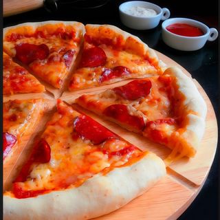 Pizza Salami średnia