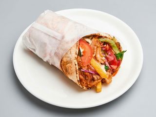 Mieszane mięso na cienkim cieście zwykły