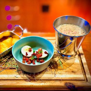 Żurek  z białą kiełbasą