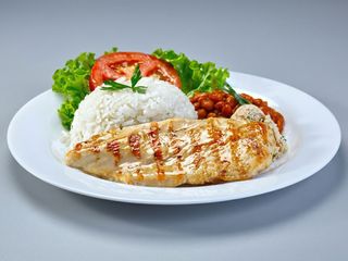 Kotlet drobiowy zapiekany z serem i pieczarkami, cebulką