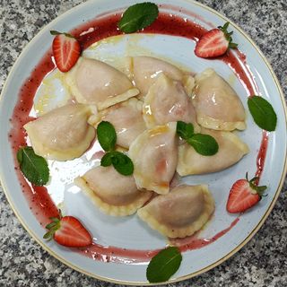 Pierogi z malinami i mascarpone 10 szt