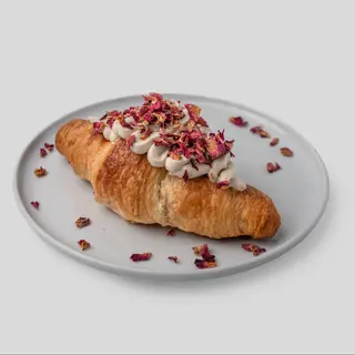 Croissant z maliną i wegańską białą czekoladą