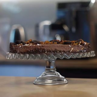 Plum in chocolate tart