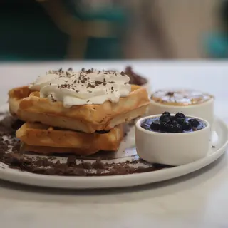 White chocolate - pear waffle