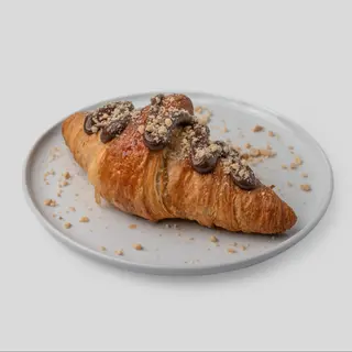 Croissant z maliną i wegańską nutelką