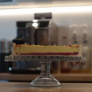 Tarta pistacjowa z maliną