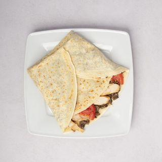 Naleśnik z grillowanym kurczakiem I pieczarkami