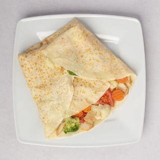 Naleśnik z grillowanym kurczakiem I gotowanymi warzywami