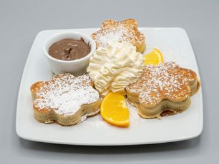 Pancakes z Nutellą i Owocami i bitą śmietaną 3szt