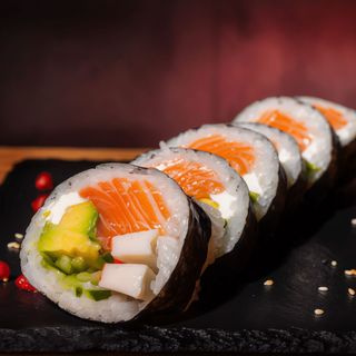 Futomaki łosoś 6szt