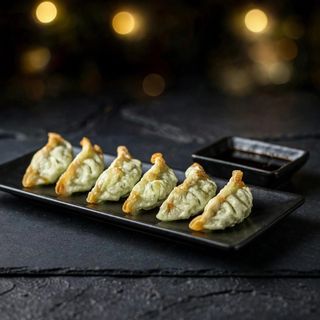 Chrupiące pierożki Gyoza z warzywami 6 szt.