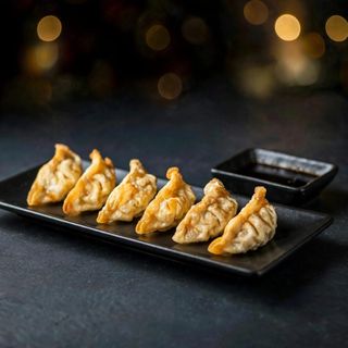 Chrupiące pierożki Gyoza z kurczakiem 6 szt.