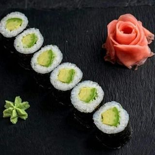 HOSOMAKI AWOKADO 6 SZT