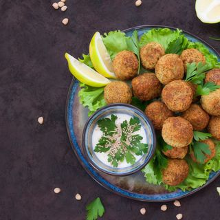 Kebab na talerzu falafel duży