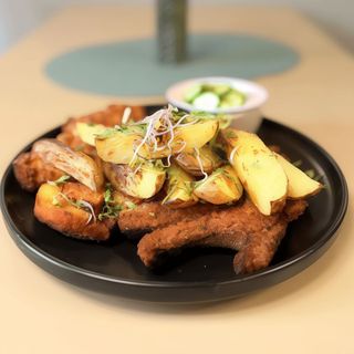 Kotlet schabowy wege z mizerią