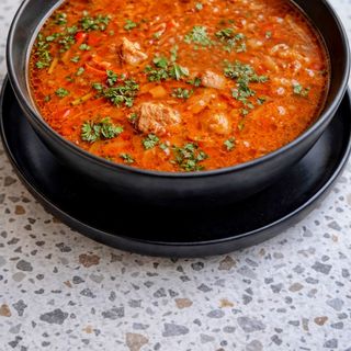 Rozgrzewająca zupa węgierska