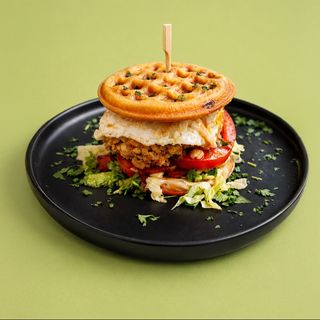 Burger w gofrze