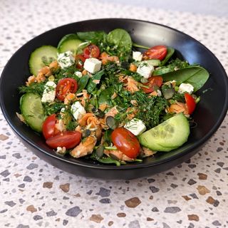 Sałatka z łososiem