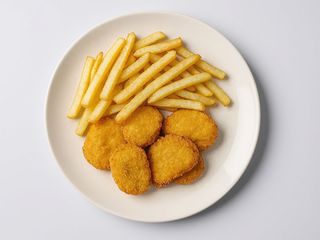 Kurczak nuggets + frytki