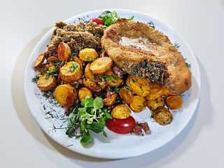 Klasyczny kotlet schabowy z kością