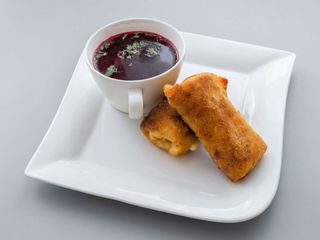 barszcz czerwony z krokietem 