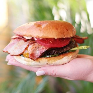 2x burger + 1x frytki do wyboru