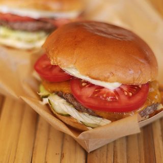 4x burger + 2x frytki do wyboru