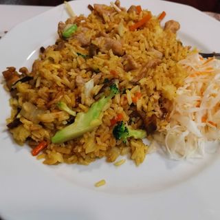 Ryż smażony z mixem mięs i warzywami