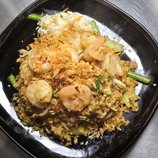 Ryż smażony z krewetkami i warzywami