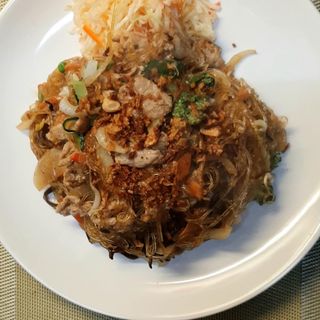 Makaron sojowy z wieprzowiną i warzywami