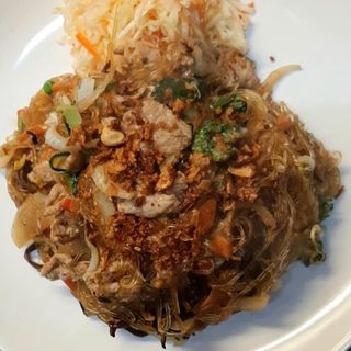 Makaron sojowy z mixem mięs i warzywami