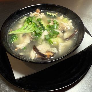 Zupa z kurczaka z makaronem sojowym